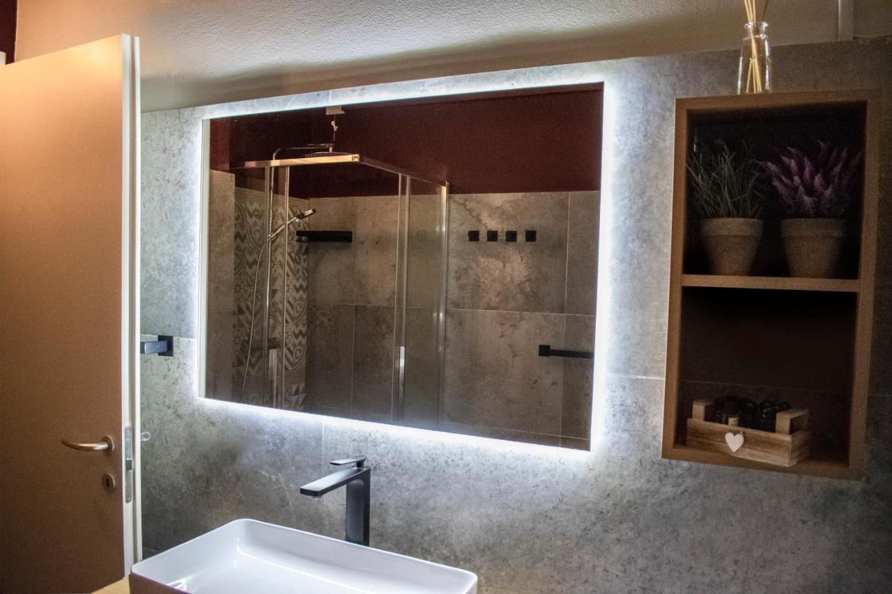 Apartment Charme And Relax With Garden And Swimming Pool Desenzano del Garda Buitenkant foto