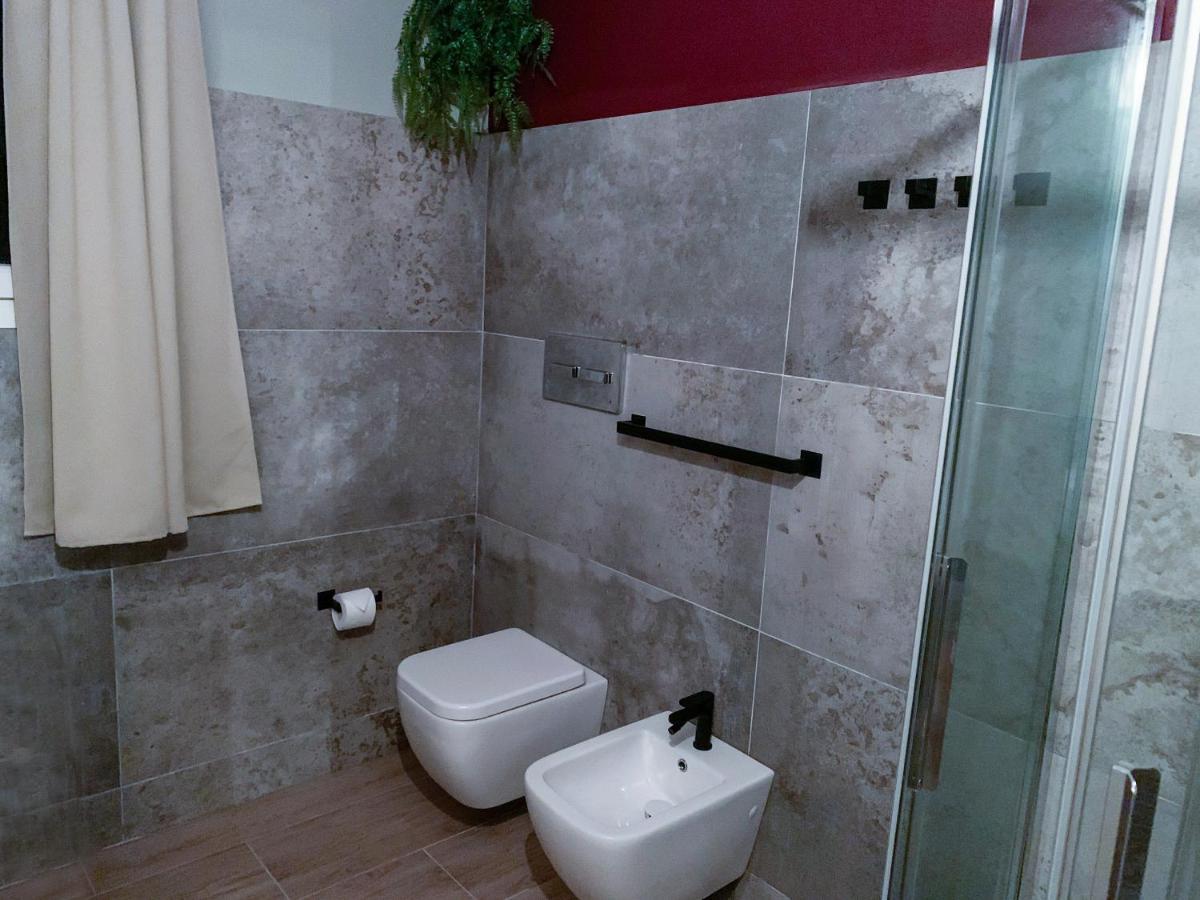 Apartment Charme And Relax With Garden And Swimming Pool Desenzano del Garda Buitenkant foto