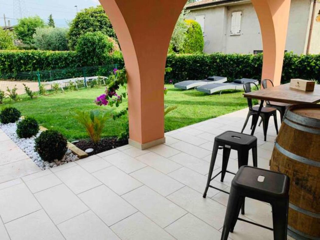 Apartment Charme And Relax With Garden And Swimming Pool Desenzano del Garda Buitenkant foto
